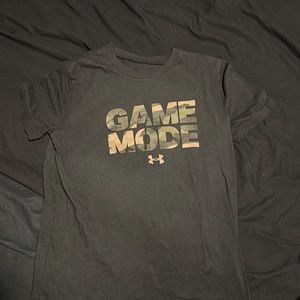 Under Armour Shirts - kids M/L